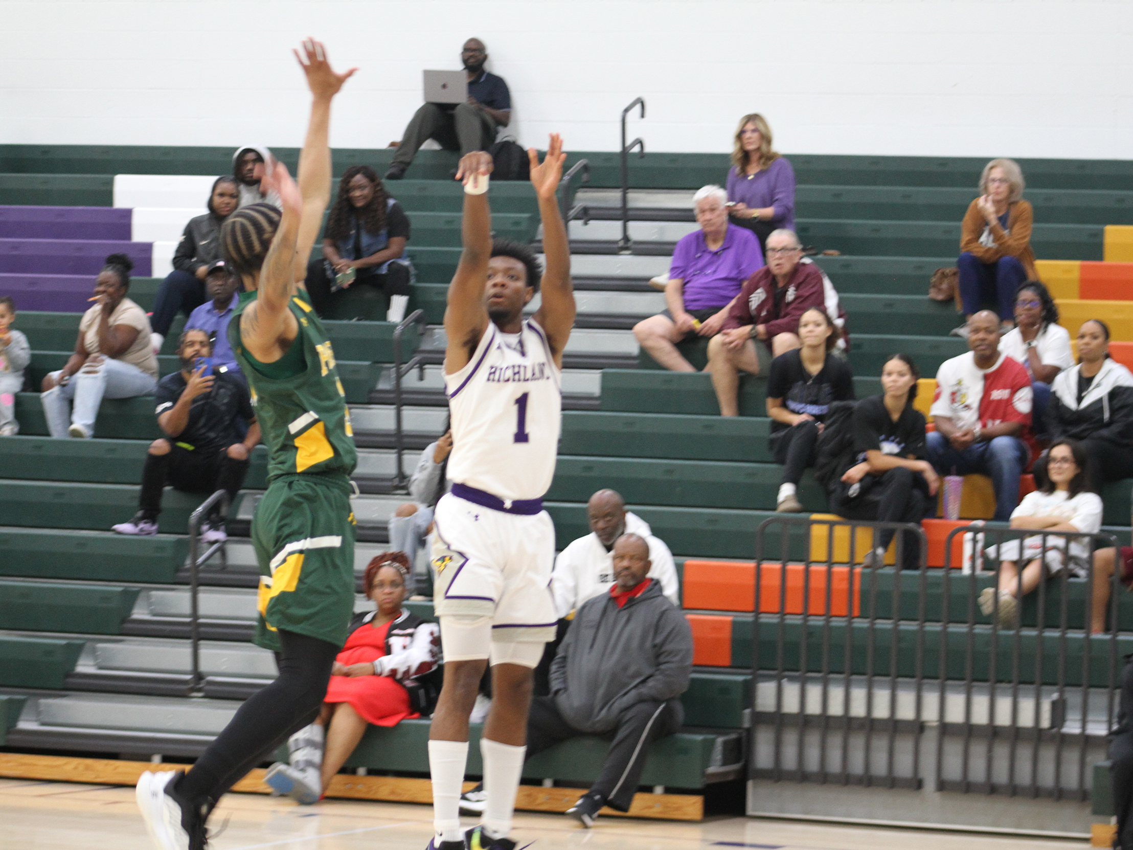 Richland Regains Sole Possession of First Place