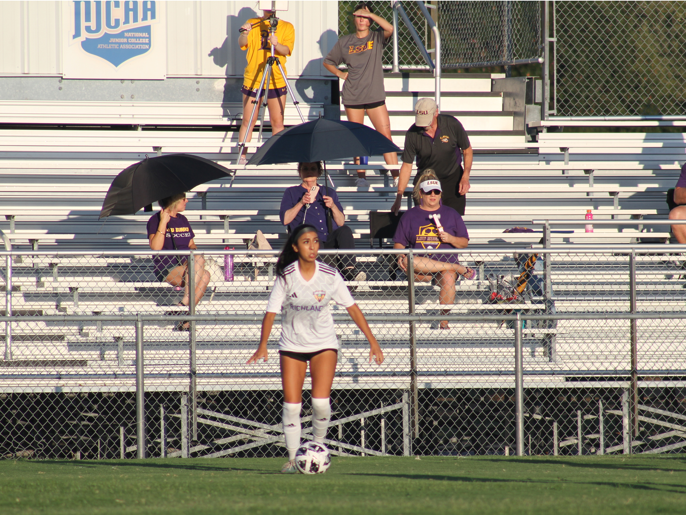 Richland Moves into Tie for First Place